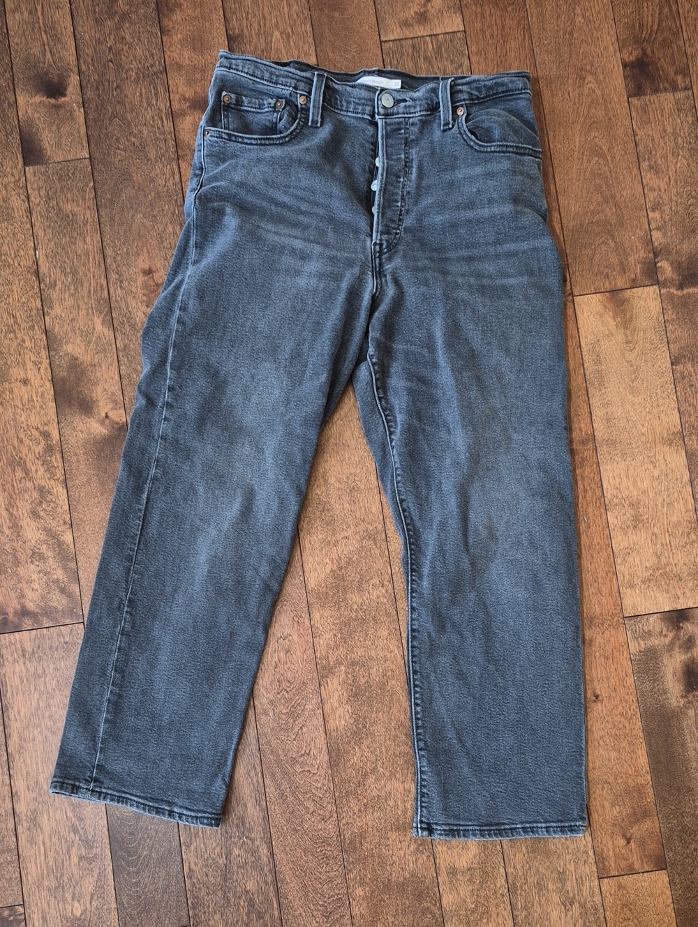 Levi's Women's Ankle Cropped Jeans in Washed Black